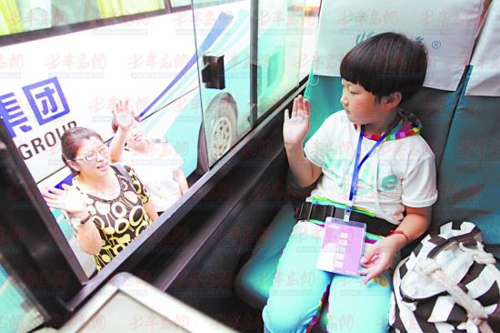 青島長途站16條線路開通"郵寄兒童"服務(wù)(圖)